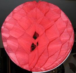 Darázsfészkes gömb, papír 30 cm piros
