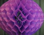 Darázsfészkes gömb, papír 40 cm lila