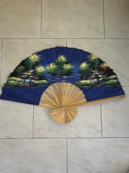 Bambuszfa vázú selyem  fali legyező, 45 cm